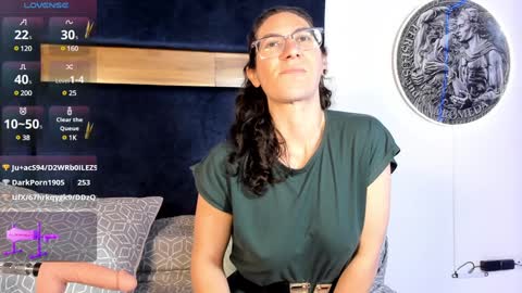 Kissing Company online show from January 14, 9:13 am