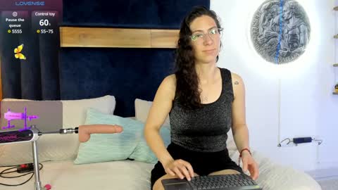 Kissing Company online show from February 9, 3:11 am