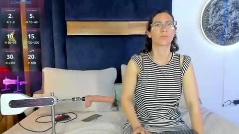 Kissing Company online show from February 12, 4:54 am