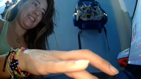 Snapshot of kissmelovejummy chatting on September 15, 8:25 am Erika paul online show from September 15, 8:25 am