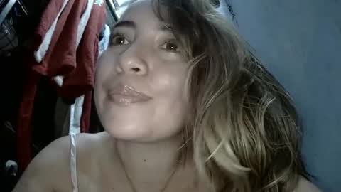 Snapshot of kissmelovejummy chatting on October 8, 11:35 pm Erika paul online show from October 8, 11:35 pm