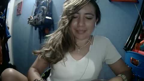 Snapshot of kissmelovejummy chatting on October 24, 8:22 am Erika paul online show from October 24, 8:22 am