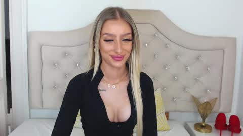 Snapshot of kissnatalie chatting on December 15, 10:19 am Natalie online show from December 15, 10:19 am