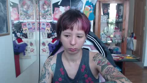 Snapshot of kitsunearineko chatting on December 19, 5:50 pm Ari Keimiwrights online show from December 19, 5:50 pm