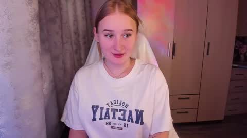 kitten_sun online show from February 23, 1:53 pm