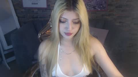 Snapshot of kitty_fox_b chatting on January 18, 12:36 pm kitty_fox_b online show from January 18, 12:36 pm