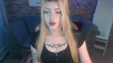 Snapshot of kitty_fox_b chatting on January 28, 12:32 pm kitty_fox_b online show from January 28, 12:32 pm