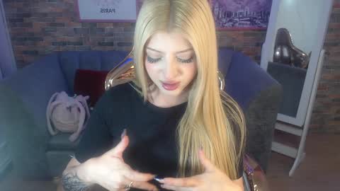 Snapshot of kitty_fox_b chatting on February 6, 6:56 pm kitty_fox_b online show from February 6, 6:56 pm