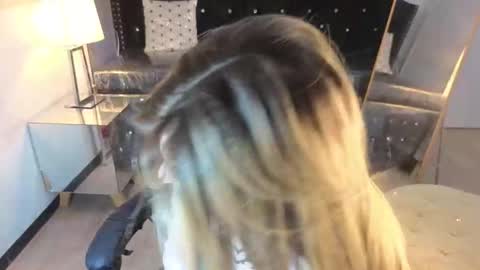 Snapshot of kitty_fox_b chatting on September 13, 12:38 pm kitty_fox_b online show from September 13, 12:38 pm