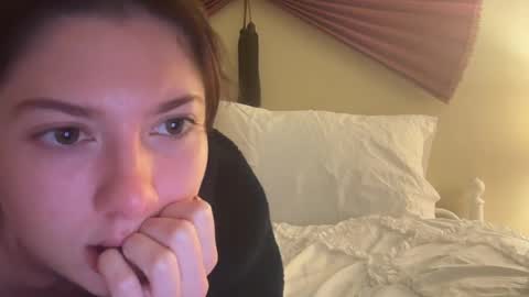 Snapshot of kittycherries chatting on January 10, 6:20 am Ivy online show from January 10, 6:20 am