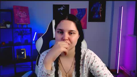 Snapshot of kittykriss_ chatting on December 13, 9:42 pm kittykriss_ online show from December 13, 9:42 pm