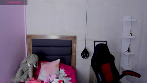  K I T T  Y  online show from January 21, 7:06 pm