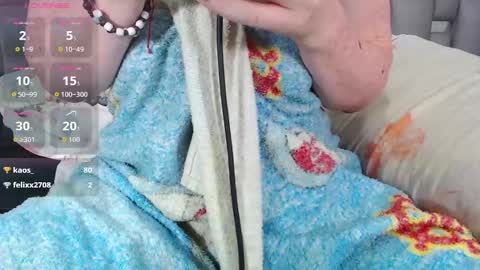 kittywhiteass online show from October 7, 12:35 pm