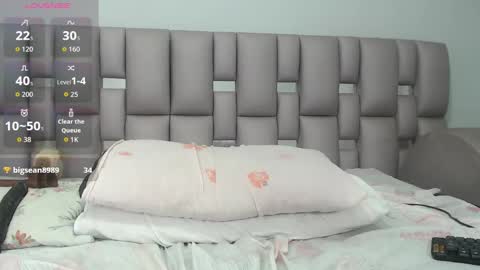 kittywhiteass online show from October 10, 11:09 am