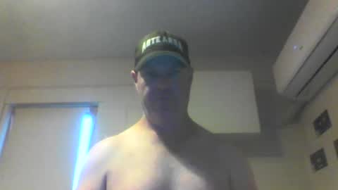 Snapshot of kiwiguy19773 chatting on January 9, 6:38 am kiwiguy19773 online show from January 9, 6:38 am