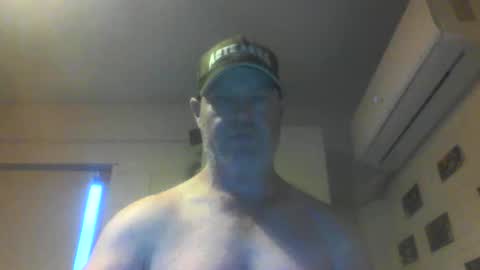 Snapshot of kiwiguy19773 chatting on February 18, 7:10 am kiwiguy19773 online show from February 18, 7:10 am