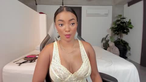 Snapshot of kleogold_1 chatting on December 7, 3:52 pm Christina online show from December 7, 3:52 pm