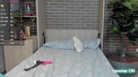 Snapshot of kleogold_1 chatting on February 2, 10:17 pm Christina online show from February 2, 10:17 pm