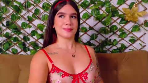 Snapshot of kloe_bella chatting on November 13, 1:43 pm kloe_bella online show from November 13, 1:43 pm