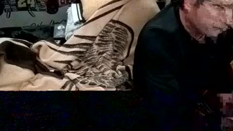 Snapshot of knock2wice1975 chatting on January 3, 4:11 am knock2wice1975 online show from January 3, 4:11 am