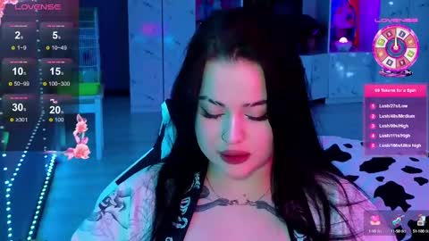 Mia online show from December 9, 8:54 pm