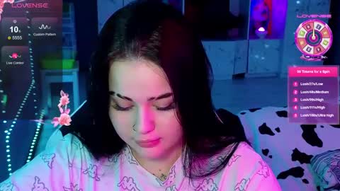 Mia online show from December 14, 6:30 pm