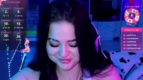 Mia online show from December 17, 2:33 pm