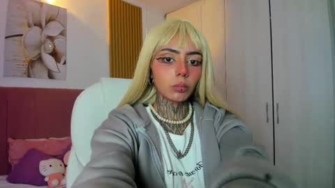 Snapshot of korarousee chatting on October 12, 1:21 pm Kora online show from October 12, 1:21 pm