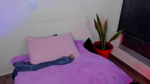 Snapshot of kornicovac chatting on December 29, 10:57 pm kornicovac online show from December 29, 10:57 pm