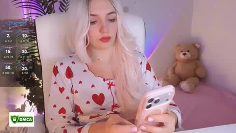 Snapshot of kris_kiskis chatting on December 1, 10:42 am Kris kiskis online show from December 1, 10:42 am