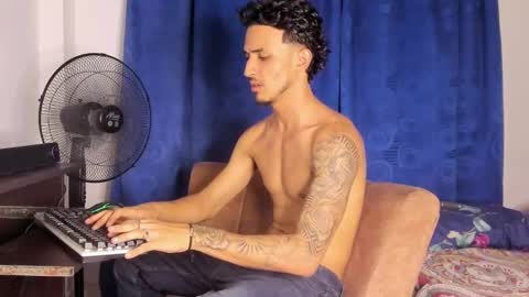 Snapshot of kriss_edwards chatting on October 7, 3:14 am Kriss online show from October 7, 3:14 am