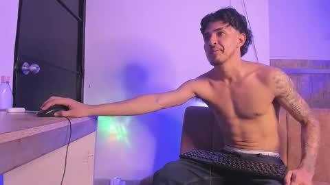 Snapshot of kriss_edwards chatting on October 12, 6:18 pm Kriss online show from October 12, 6:18 pm