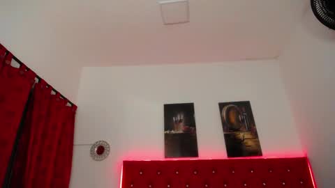 kriss_sweetboobs online show from February 9, 10:09 am