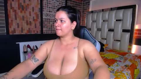 kriss_sweetboobs online show from September 18, 6:43 pm