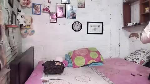 krisstal703358 online show from September 18, 8:05 am