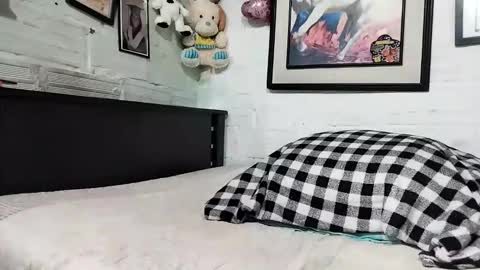 krisstal703358 online show from October 20, 5:24 pm