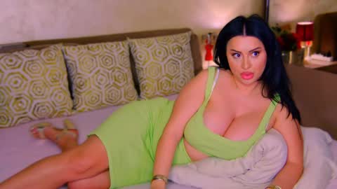 Snapshot of kristal_madness chatting on December 18, 11:30 pm kristal_madness online show from December 18, 11:30 pm