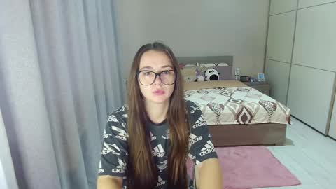 twitter    Annemarye 23 online show from September 11, 6:35 am