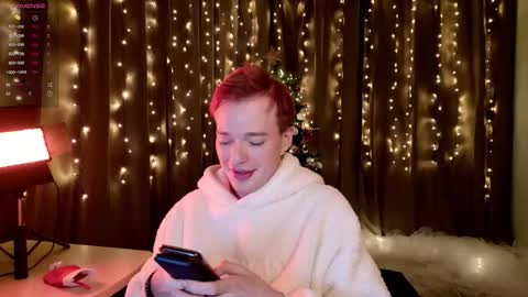 Snapshot of kristenegor chatting on December 17, 11:55 pm Kristen online show from December 17, 11:55 pm