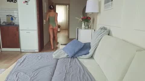 Snapshot of kristinedean chatting on October 19, 6:47 am Kristi online show from October 19, 6:47 am