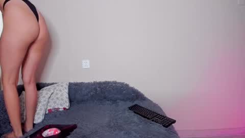 Snapshot of kristinesmith chatting on February 17, 8:41 am Kristi online show from February 17, 8:41 am