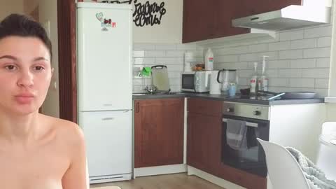 Snapshot of kristinesmith chatting on October 4, 6:55 am Kristi online show from October 4, 6:55 am