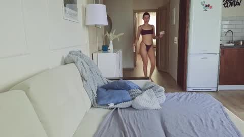 Snapshot of kristinesmith chatting on October 20, 7:31 am Kristi online show from October 20, 7:31 am