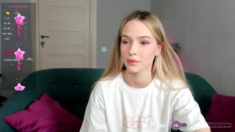 Snapshot of kristy_babe chatting on December 9, 12:45 am Kristy and Alice online show from December 9, 12:45 am