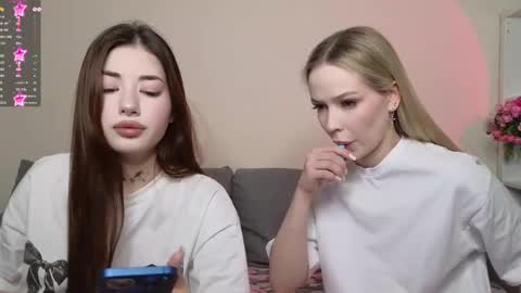 Snapshot of kristy_babe chatting on December 14, 9:13 pm Kristy and Alice online show from December 14, 9:13 pm