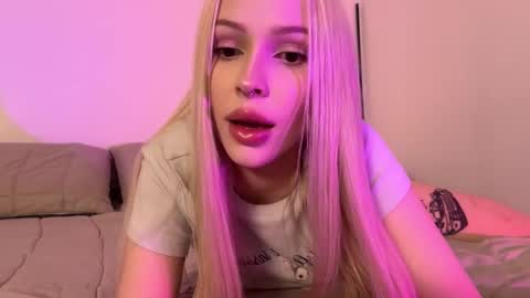 Snapshot of kristy_babe chatting on September 20, 4:30 pm Kristy and Alice online show from September 20, 4:30 pm