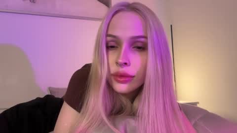 Snapshot of kristy_babe chatting on September 25, 8:23 pm Kristy and Alice online show from September 25, 8:23 pm