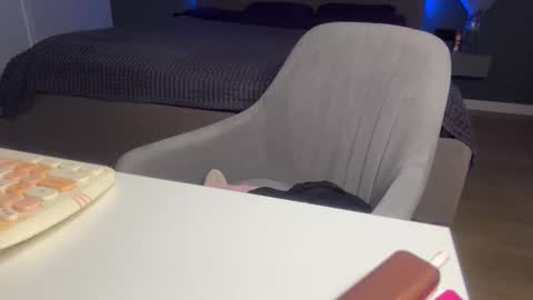 Kristi online show from October 27, 5:22 am