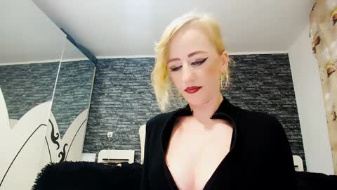 krystal desire online show from December 27, 9:00 pm