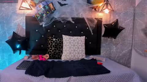 Kystal Taylor online show from October 17, 11:57 am